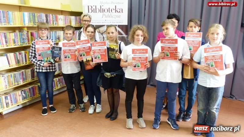 Zdjęcie w galerii na portalu naszraciborz.pl: Adam Bahdaj na Światowy Dzień Książki w raciborskiej bibliotece wiadomości z regionu