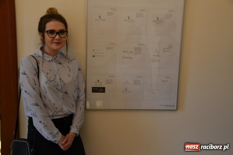 Zdjęcie w galerii na portalu naszraciborz.pl: Absurd - trzynastego w piątek, czyli wernisaż wystawy na Zamku Piastowskim wiadomości z regionu