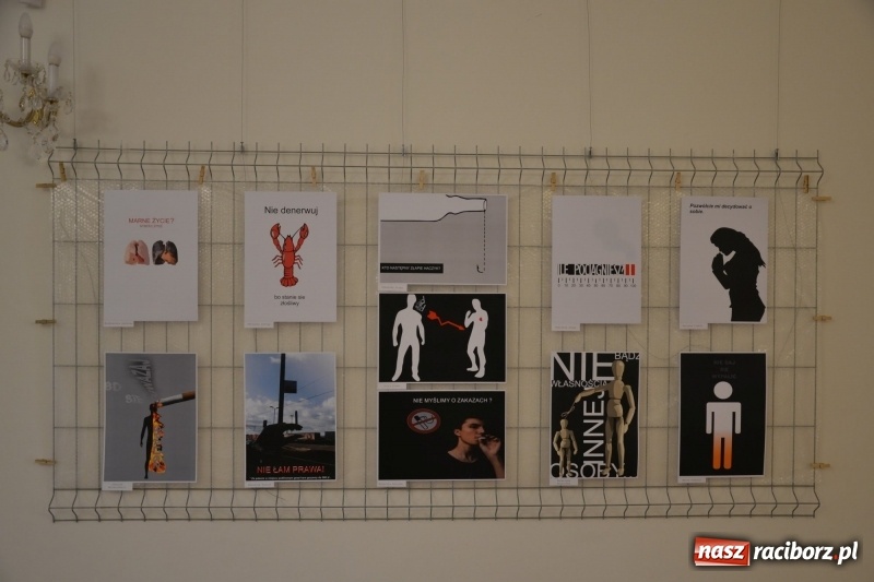 Zdjęcie w galerii na portalu naszraciborz.pl: Absurd - trzynastego w piątek, czyli wernisaż wystawy na Zamku Piastowskim wiadomości z regionu