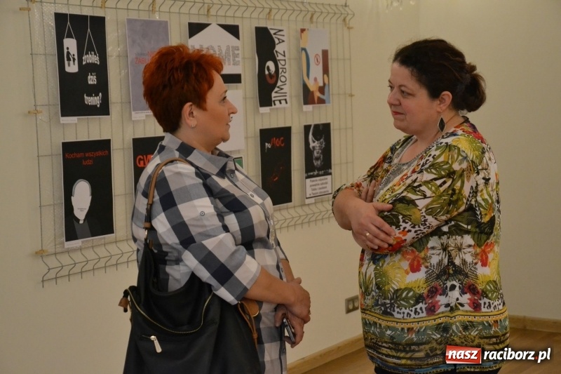 Zdjęcie w galerii na portalu naszraciborz.pl: Absurd - trzynastego w piątek, czyli wernisaż wystawy na Zamku Piastowskim wiadomości z regionu