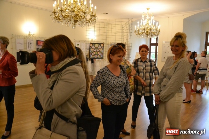 Zdjęcie w galerii na portalu naszraciborz.pl: Absurd - trzynastego w piątek, czyli wernisaż wystawy na Zamku Piastowskim wiadomości z regionu