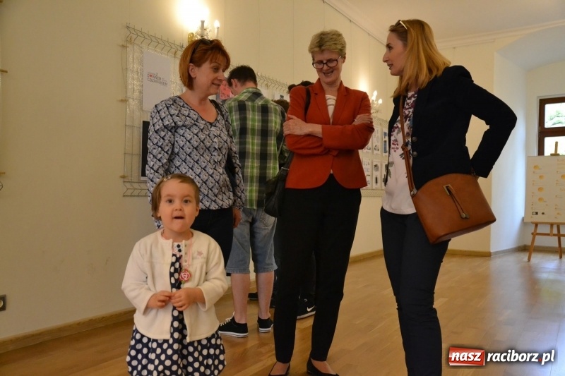 Zdjęcie w galerii na portalu naszraciborz.pl: Absurd - trzynastego w piątek, czyli wernisaż wystawy na Zamku Piastowskim wiadomości z regionu