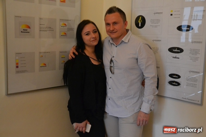 Zdjęcie w galerii na portalu naszraciborz.pl: Absurd - trzynastego w piątek, czyli wernisaż wystawy na Zamku Piastowskim wiadomości z regionu