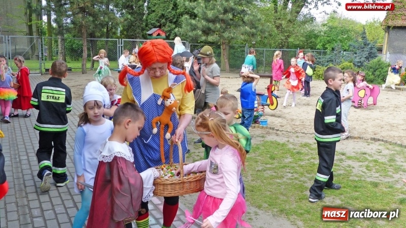 Zdjęcie w galerii na portalu naszraciborz.pl: Parada bajkowych postaci przeszła ulicami Brzezia wiadomości z regionu
