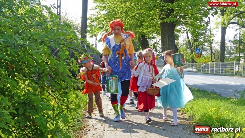 Zdjęcie w galerii na portalu naszraciborz.pl: Parada bajkowych postaci przeszła ulicami Brzezia wiadomości z regionu