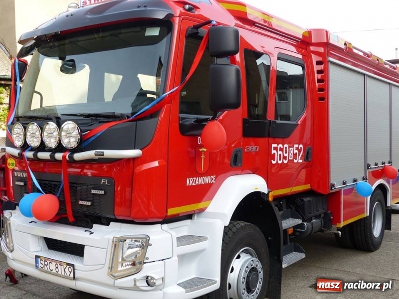 Zdjęcie w galerii na portalu naszraciborz.pl: Druhowie z Krzanowic przesiedli się do nowiutkiego volvo  wiadomości z regionu