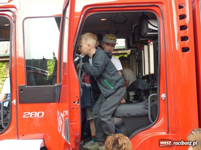 Zdjęcie w galerii na portalu naszraciborz.pl: Druhowie z Krzanowic przesiedli się do nowiutkiego volvo  wiadomości z regionu