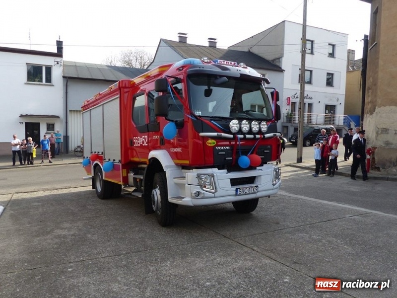Zdjęcie w galerii na portalu naszraciborz.pl: Druhowie z Krzanowic przesiedli się do nowiutkiego volvo  wiadomości z regionu