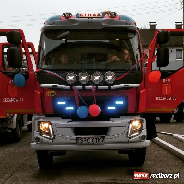 Zdjęcie w galerii na portalu naszraciborz.pl: Druhowie z Krzanowic przesiedli się do nowiutkiego volvo  wiadomości z regionu