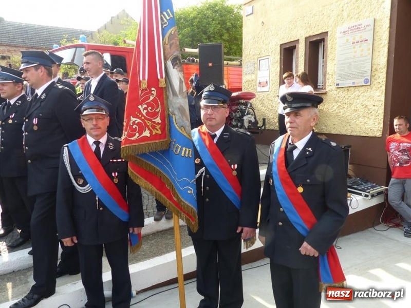 Zdjęcie w galerii na portalu naszraciborz.pl: Druhowie z Krzanowic przesiedli się do nowiutkiego volvo  wiadomości z regionu