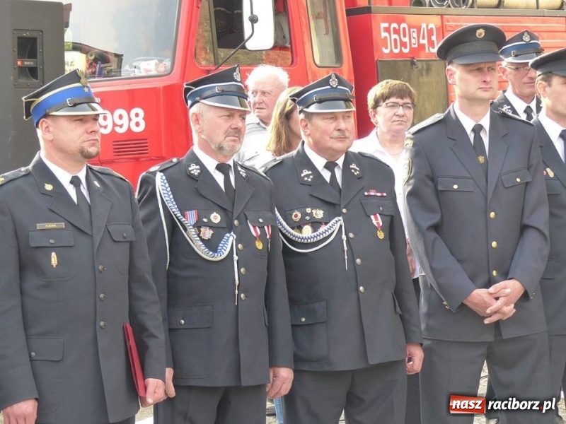 Zdjęcie w galerii na portalu naszraciborz.pl: Druhowie z Krzanowic przesiedli się do nowiutkiego volvo  wiadomości z regionu