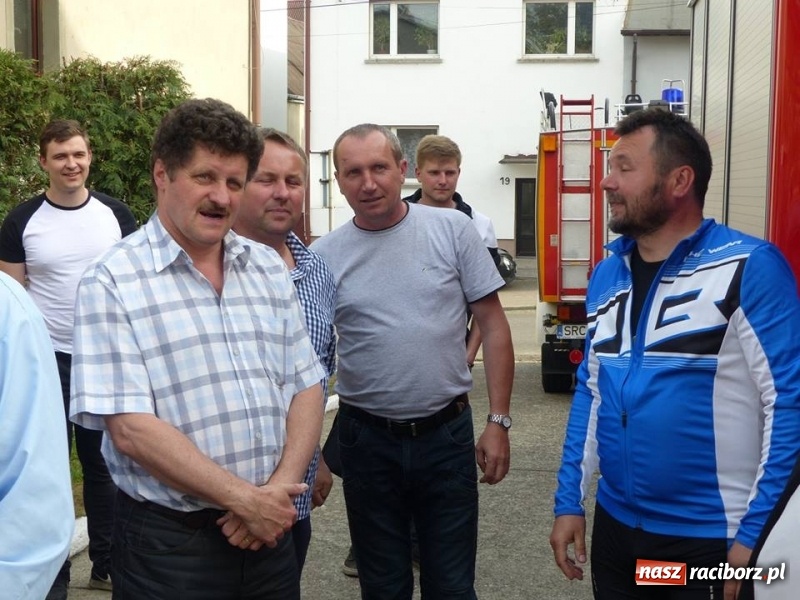 Zdjęcie w galerii na portalu naszraciborz.pl: Druhowie z Krzanowic przesiedli się do nowiutkiego volvo  wiadomości z regionu