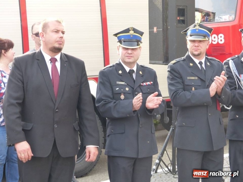 Zdjęcie w galerii na portalu naszraciborz.pl: Druhowie z Krzanowic przesiedli się do nowiutkiego volvo  wiadomości z regionu