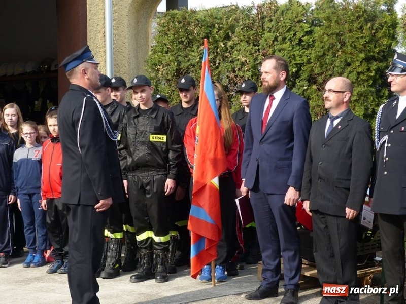 Zdjęcie w galerii na portalu naszraciborz.pl: Druhowie z Krzanowic przesiedli się do nowiutkiego volvo  wiadomości z regionu