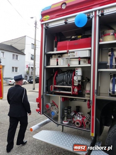 Zdjęcie w galerii na portalu naszraciborz.pl: Druhowie z Krzanowic przesiedli się do nowiutkiego volvo  wiadomości z regionu