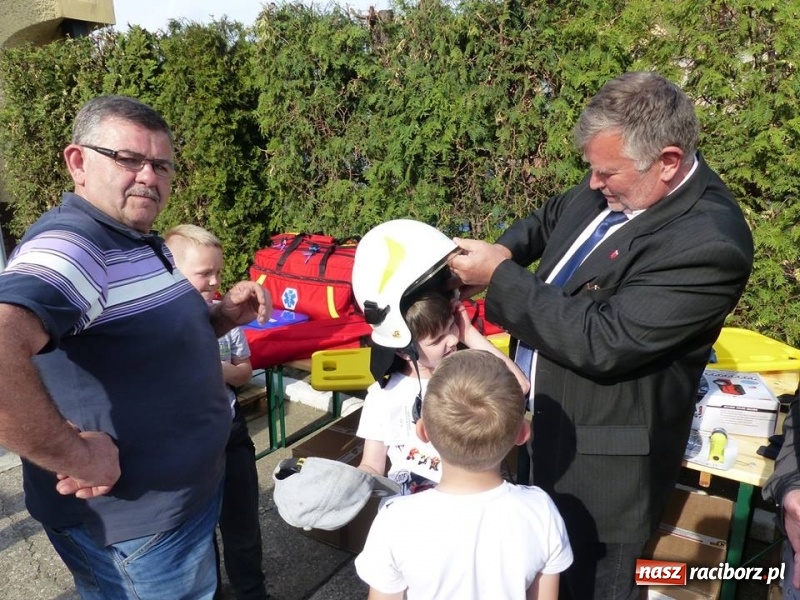 Zdjęcie w galerii na portalu naszraciborz.pl: Druhowie z Krzanowic przesiedli się do nowiutkiego volvo  wiadomości z regionu