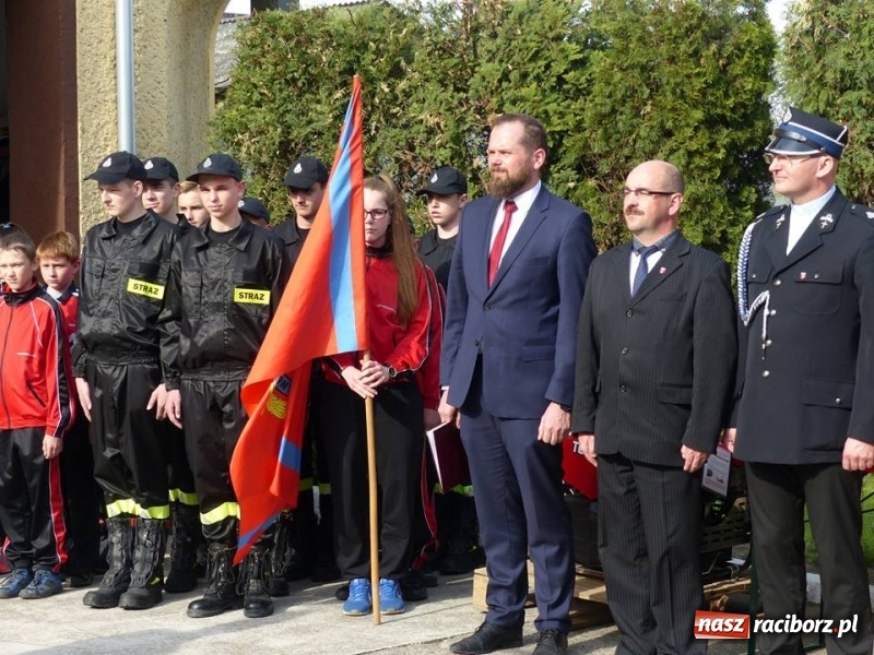 Zdjęcie w galerii na portalu naszraciborz.pl: Druhowie z Krzanowic przesiedli się do nowiutkiego volvo  wiadomości z regionu