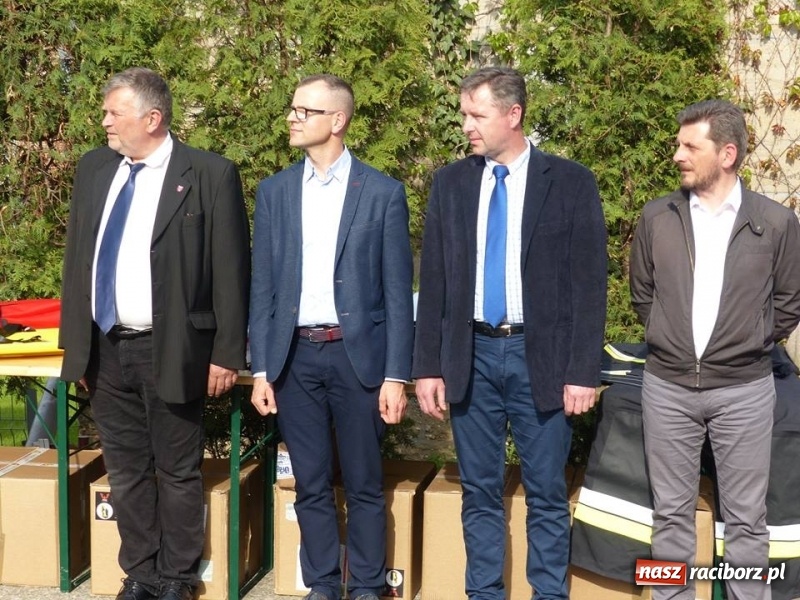 Zdjęcie w galerii na portalu naszraciborz.pl: Druhowie z Krzanowic przesiedli się do nowiutkiego volvo  wiadomości z regionu