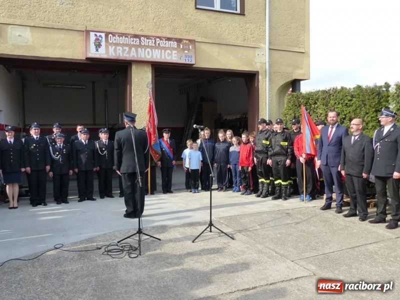 Zdjęcie w galerii na portalu naszraciborz.pl: Druhowie z Krzanowic przesiedli się do nowiutkiego volvo  wiadomości z regionu
