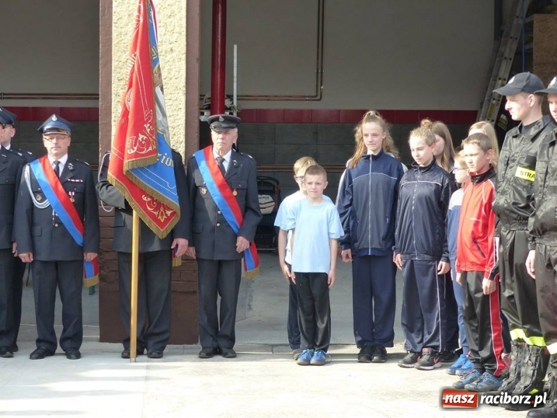 Zdjęcie w galerii na portalu naszraciborz.pl: Druhowie z Krzanowic przesiedli się do nowiutkiego volvo  wiadomości z regionu