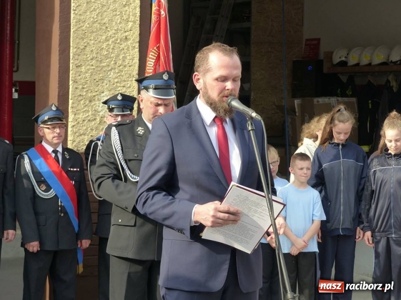 Zdjęcie w galerii na portalu naszraciborz.pl: Druhowie z Krzanowic przesiedli się do nowiutkiego volvo  wiadomości z regionu
