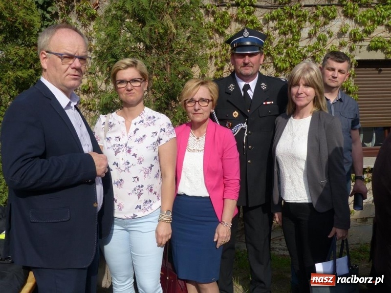 Zdjęcie w galerii na portalu naszraciborz.pl: Druhowie z Krzanowic przesiedli się do nowiutkiego volvo  wiadomości z regionu