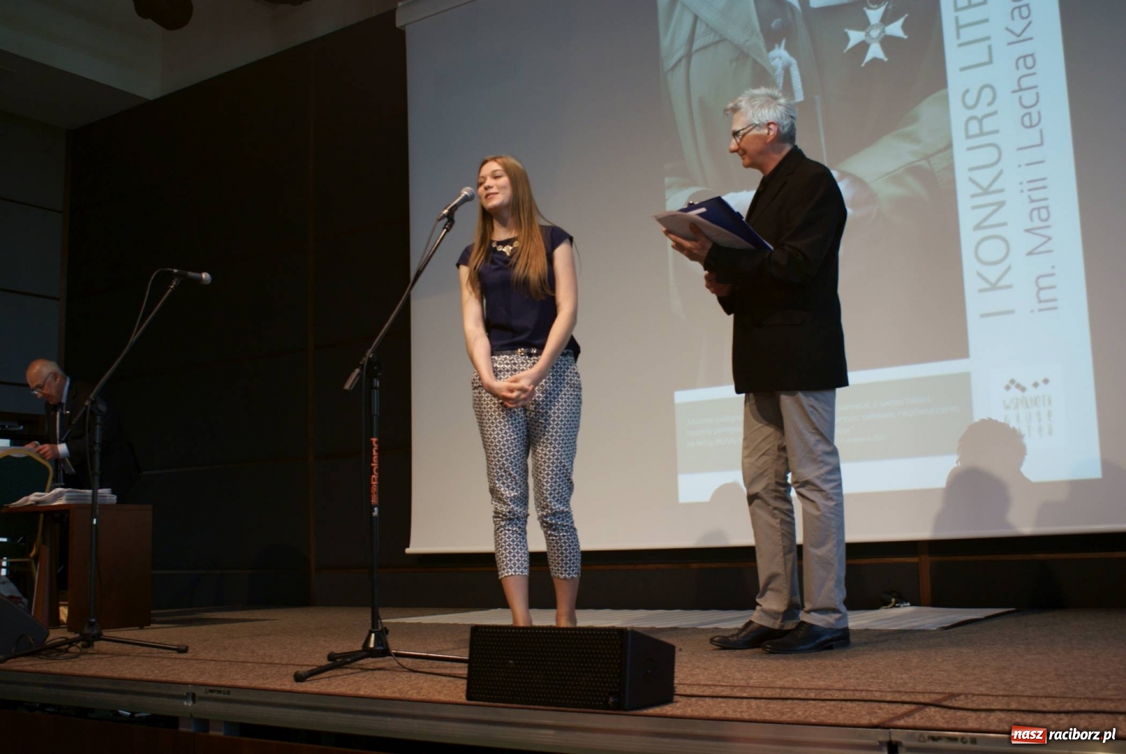 Zdjęcie w galerii na portalu naszraciborz.pl: Uczennice Ekonomika nagrodzone w I edycji Konkursu Literackiego im. Marii i Lecha Kaczyńskich wiadomości z regionu