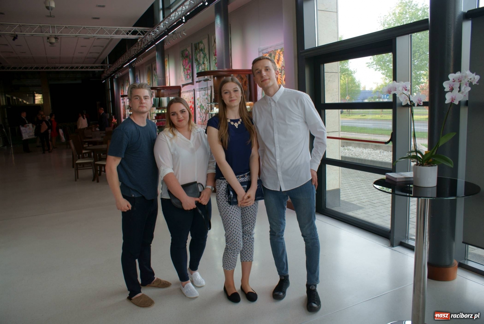 Zdjęcie w galerii na portalu naszraciborz.pl: Uczennice Ekonomika nagrodzone w I edycji Konkursu Literackiego im. Marii i Lecha Kaczyńskich wiadomości z regionu