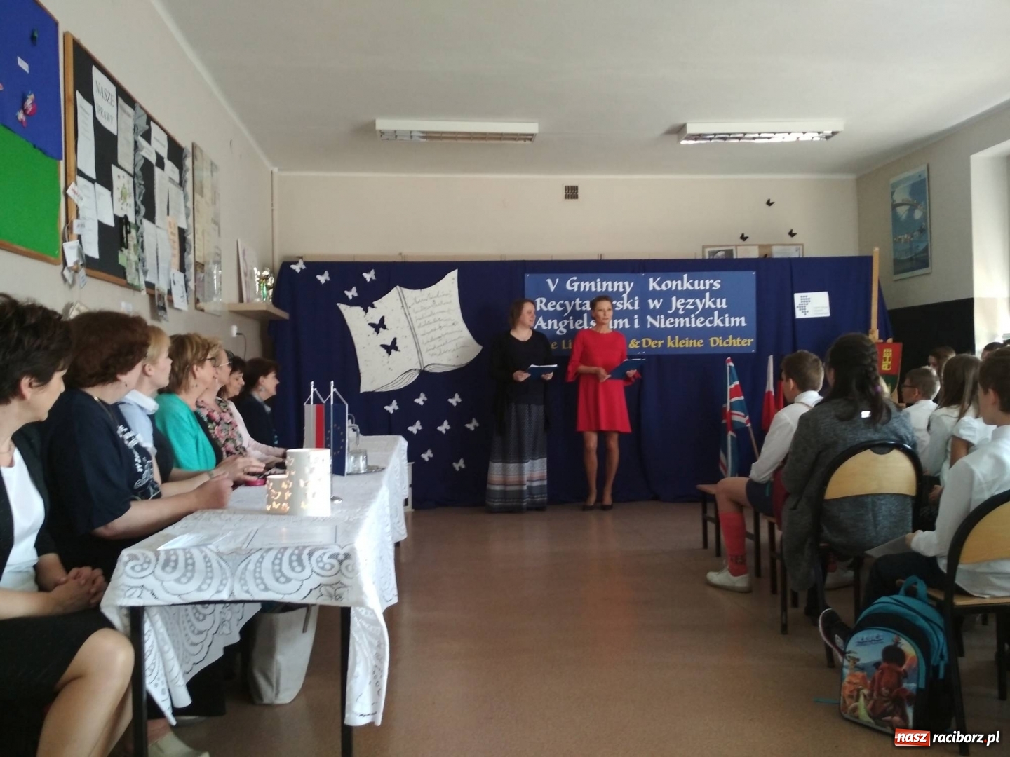 Zdjęcie w galerii na portalu naszraciborz.pl: W Tworkowie recytowali po niemiecku i angielsku wiadomości z regionu