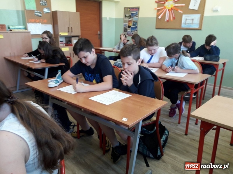 Zdjęcie w galerii na portalu naszraciborz.pl: Polsko-niemieckie łamigłówki językowe w SP1  wiadomości z regionu