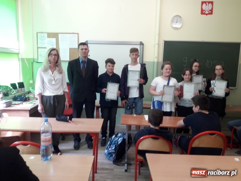 Zdjęcie w galerii na portalu naszraciborz.pl: Polsko-niemieckie łamigłówki językowe w SP1  wiadomości z regionu