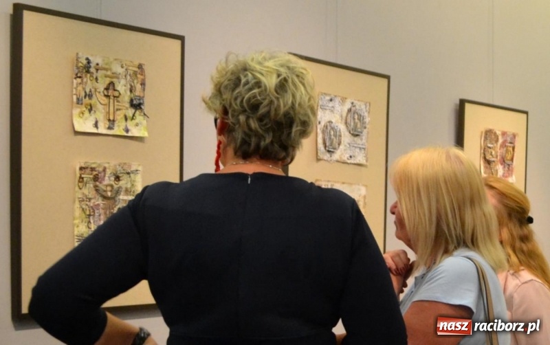 Zdjęcie w galerii na portalu naszraciborz.pl: Wernisaż wystawy Art Journal - Wyrazić Siebie w Galerii Obok wiadomości z regionu