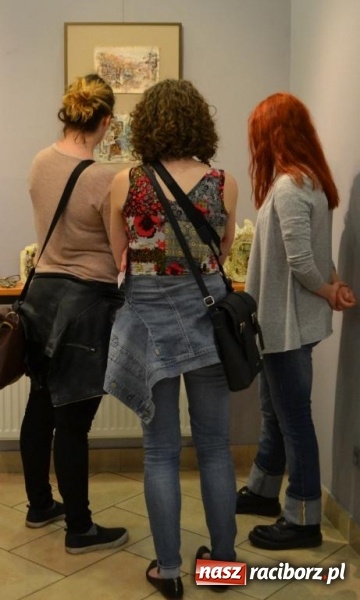 Zdjęcie w galerii na portalu naszraciborz.pl: Wernisaż wystawy Art Journal - Wyrazić Siebie w Galerii Obok wiadomości z regionu