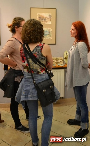 Zdjęcie w galerii na portalu naszraciborz.pl: Wernisaż wystawy Art Journal - Wyrazić Siebie w Galerii Obok wiadomości z regionu