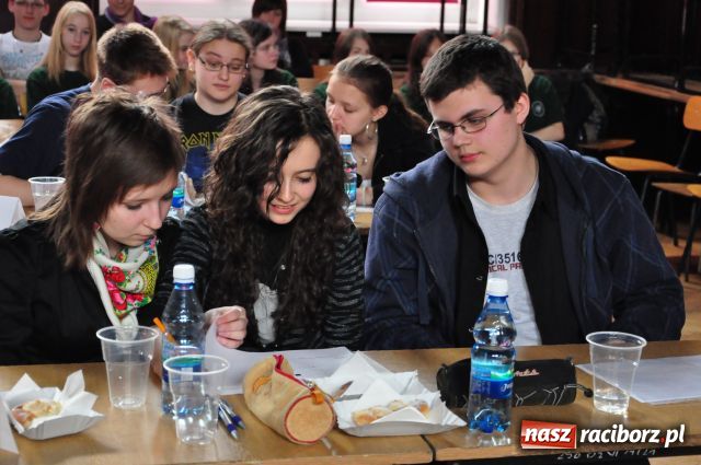 Zdjęcie w galerii na portalu naszraciborz.pl: Ekologiczne zmagania w ZSO 1 wiadomości z regionu