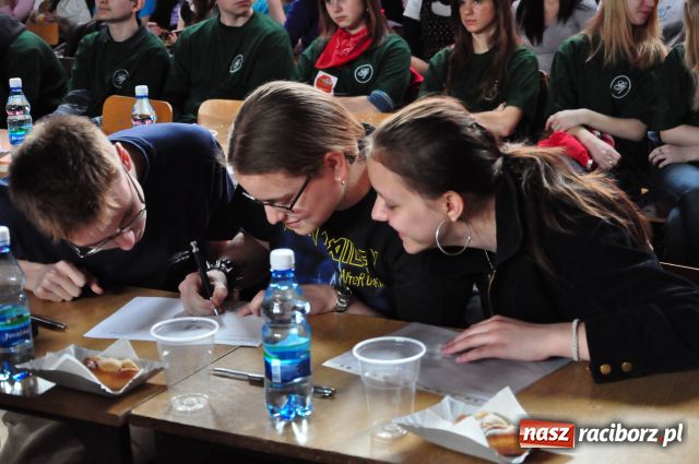 Zdjęcie w galerii na portalu naszraciborz.pl: Ekologiczne zmagania w ZSO 1 wiadomości z regionu