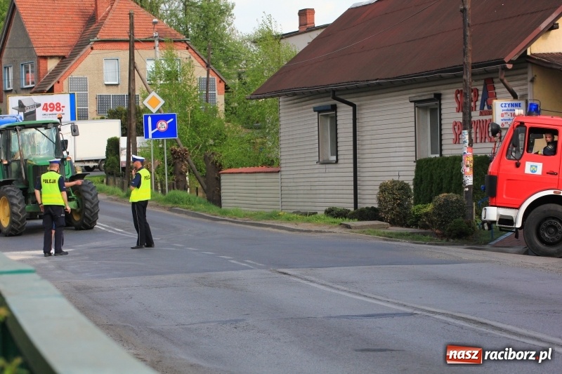 Zdjęcie w galerii na portalu naszraciborz.pl: Zderzenie skody i volkswagena w Pietrowicach Wielkich wiadomości z regionu
