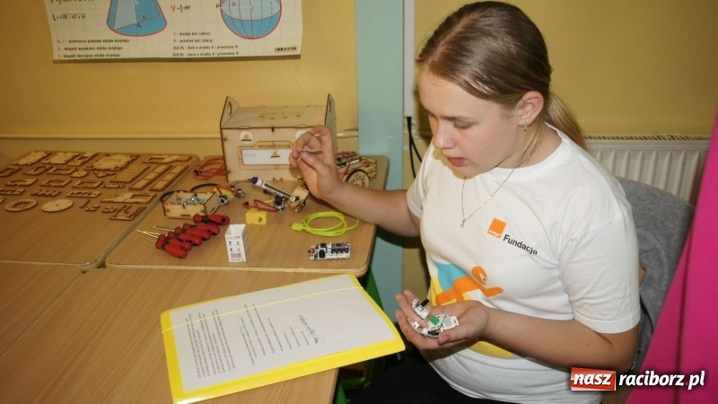 Zdjęcie w galerii na portalu naszraciborz.pl: W Nędzy za pomocą robota zaplanowali trasę po Europie  wiadomości z regionu