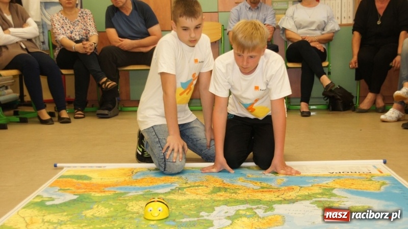 Zdjęcie w galerii na portalu naszraciborz.pl: W Nędzy za pomocą robota zaplanowali trasę po Europie  wiadomości z regionu