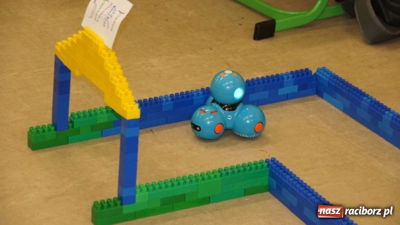 Zdjęcie w galerii na portalu naszraciborz.pl: W Nędzy za pomocą robota zaplanowali trasę po Europie  wiadomości z regionu