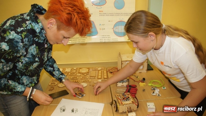 Zdjęcie w galerii na portalu naszraciborz.pl: W Nędzy za pomocą robota zaplanowali trasę po Europie  wiadomości z regionu