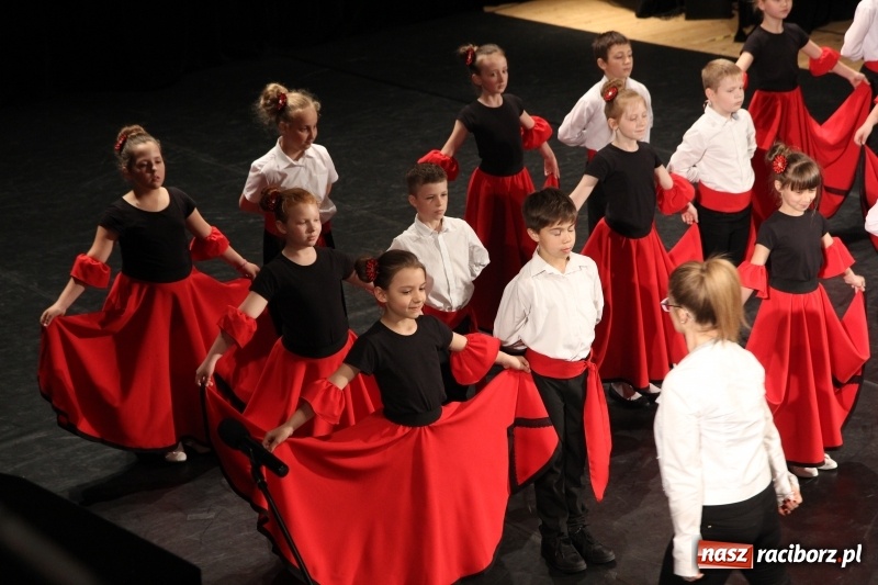 Zdjęcie w galerii na portalu naszraciborz.pl: Taneczne popisy w RCK za sprawą Festiwalu Twórczości Artystycznej wiadomości z regionu