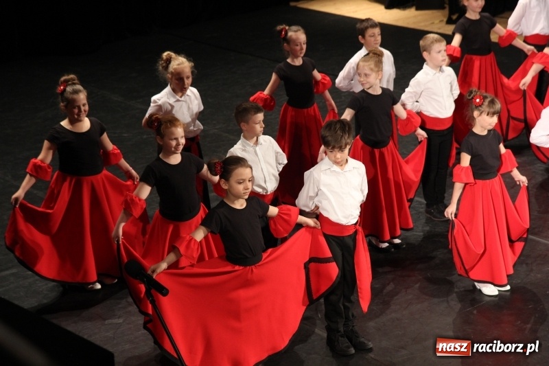 Zdjęcie w galerii na portalu naszraciborz.pl: Taneczne popisy w RCK za sprawą Festiwalu Twórczości Artystycznej wiadomości z regionu