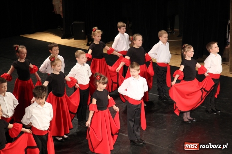 Zdjęcie w galerii na portalu naszraciborz.pl: Taneczne popisy w RCK za sprawą Festiwalu Twórczości Artystycznej wiadomości z regionu