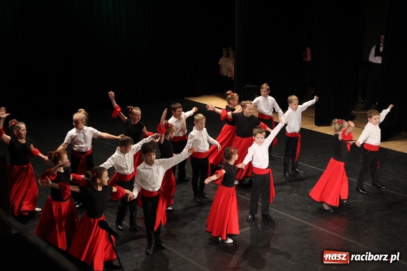 Zdjęcie w galerii na portalu naszraciborz.pl: Taneczne popisy w RCK za sprawą Festiwalu Twórczości Artystycznej wiadomości z regionu