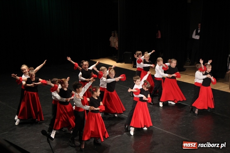 Zdjęcie w galerii na portalu naszraciborz.pl: Taneczne popisy w RCK za sprawą Festiwalu Twórczości Artystycznej wiadomości z regionu