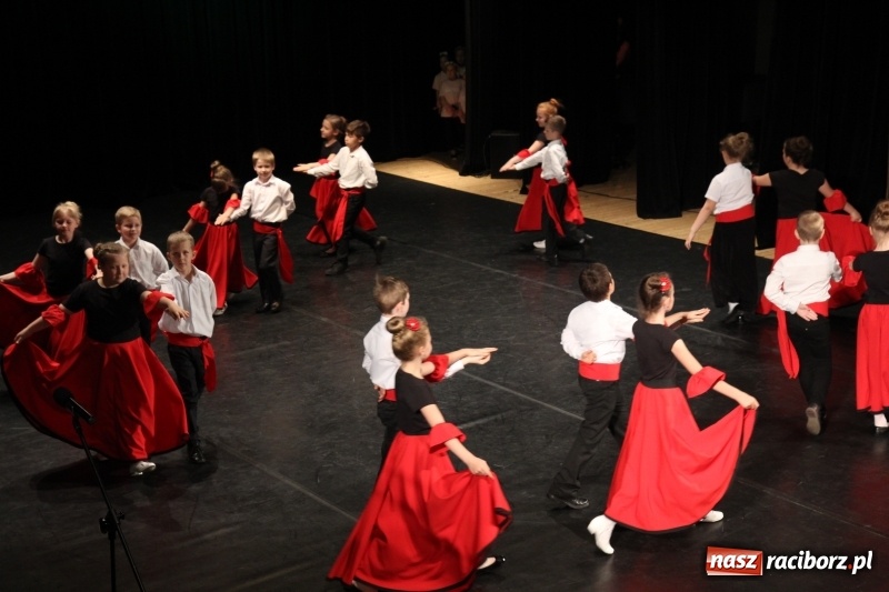 Zdjęcie w galerii na portalu naszraciborz.pl: Taneczne popisy w RCK za sprawą Festiwalu Twórczości Artystycznej wiadomości z regionu