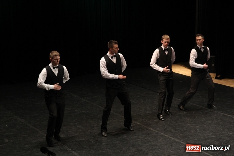 Zdjęcie w galerii na portalu naszraciborz.pl: Taneczne popisy w RCK za sprawą Festiwalu Twórczości Artystycznej wiadomości z regionu