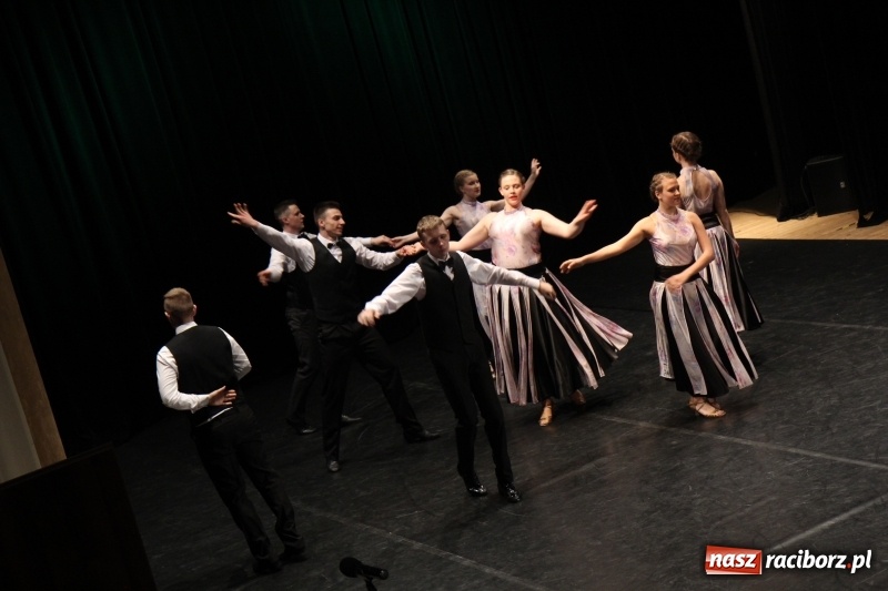 Zdjęcie w galerii na portalu naszraciborz.pl: Taneczne popisy w RCK za sprawą Festiwalu Twórczości Artystycznej wiadomości z regionu