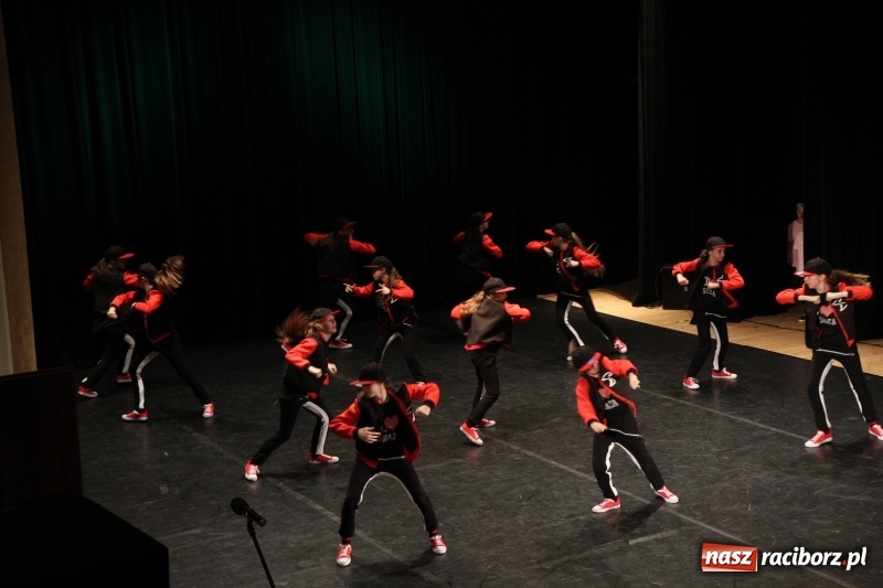 Zdjęcie w galerii na portalu naszraciborz.pl: Taneczne popisy w RCK za sprawą Festiwalu Twórczości Artystycznej wiadomości z regionu